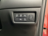 各種機能の切替スイッチは運転席パネル下に集約されています。任意で切り替え可能なため状況に合わせてお使いください。