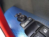 駐車時や狭い道でのすれ違い時に気を使うミラー。電動格納式ドアミラーはそんな時に便利です。