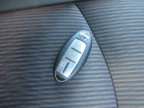 『インテリジェントキ-』機械的な鍵を使用せずに車両のドアの施錠/解錠、エンジン始動が可能なシステムです!(スペアキ-付き)