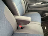 運転席にはひじ掛けが装着されていますので長時間のドライブ時にはとても役立ちます。
