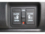 乗り降りに便利な両側電動スライドドアを装備しています。