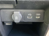 USB端子でスマホの充電がで来ます。HDMI端子も装備しております。