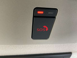 【SOSコール】急病時や危険を感じた時、SOSコールスイッチを押すと専門のオペレーターに繋がって警察や消防への連携をサポートしてくれます。また、万が一の事故発生時にはエアバック展開と連動して自動通報します。
