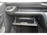 当店は全車『ロングラン保証』付!(1年間、距離無制限 HV車はHV保証付) 別途延長保証もご用意しております♪ ぜひ現車を確認にご来店ください