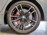 【BMWアロイホイル】軽量かつ強度に拘ったアロイホイル。走行性能ポテンシャルを引き出す設計。車の足元を引き締めてくれる大きなポイントはアロイホイルです。