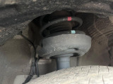 お車を安心してお乗りいただく為には、足回りの定期点検が欠かせません。サービスサポート(有償保証)では無料点検もご提供しており、安心のカーライフをお過ごしいただけるサポート体制が整っています。