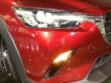 LEDヘッドライト装備!明るい白色光で夜間走行時の高い視認性を確保し、LEDならではの省電力化で低燃費にも貢献しています。