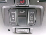 両側電動スライドドアを装備しています。狭い駐車場でも安全に開閉でき、さらに間口が広く乗り降りもし易いですよ。