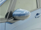 ◆ドアミラーウインカー◆ドアミラーにウインカーを装備しています。対向車に自身の進行方向を合図し安全に運転できます。