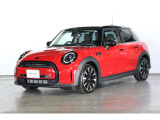 MINI NEXT勝どきでは常時約10台を屋内展示場にて展示中。天候に左右されることなくゆっくりとご覧頂けます。その他ストックヤードにも在庫がございます。ご来店の際は在庫確認の上ご来店下さいませ。