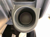 便利なドリンクホルダーが付いています。