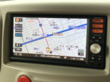 現在地周辺の道路や施設名が表示され、地図を見ながら目的地までの道順を確認できます。縮尺や案内情報も画面上で把握しやすく、慣れない場所へ向かう際にも便利です。
