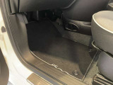 ご覧いただきありがとうございます。当店はショールーム内と屋外展示場に選りすぐりのFIAT・ABARTH・Alfaromeoの正規認定中古車を展示しており、在庫車両はできる限り多く撮影、掲載してご案内しております。
