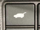 【パワーバックドア】スマートキーや運転席のボタンを押すだけでリアゲートが自動で開閉します!荷物を持っている時や、高い位置にあるバックドアを閉める際に便利な機能です♪