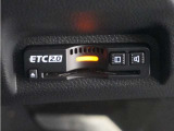 ◆ETC2.0装着◆進化したドライブ体験。料金収受システムだけだったETCが生まれ変わって、高速道路を賢く使うETC2.0に進化しました。多彩な情報サービスが便利で快適なドライブ体験を提供します。