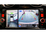 アラウンドビューモニターは4方のカメラで真上から車を見たようにモニターで確認ができます。周辺の安全確認、小さなお子様や障害物も目視で確認できるので駐車のしやすさだけでなく、事故防止にも役立ちます。