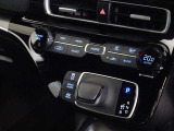 電気式スイッチ採用のエレクトロシフトマチックのシフトレバーです、軽い操作でシフトチェンジができます。