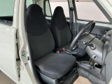 【運転席・助手席】内装ルームクリーニング済みです。しっかり綺麗にしていますので、是非、お確かめください。車に自信があるからこそ、是非一度ご来店頂き内外装も見てもらえると幸いです。