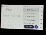ディスプレイオーディオやカーナビは、現代のドライブにおいて欠かせない装備のひとつです。初めての場所でも迷いにくく、快適なルート案内で運転をサポートします。移動中のエンターテインメント性も高まります。