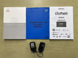 メンテナンスノートと備え付けのカギの画像になります。