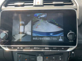 アラウンドビューモニターは、自車の前方・後方・側面映像をモニタ-に映して離合時・駐車時などにとても便利です。