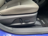 運転席パワーシートがついています。