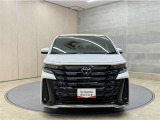 お車購入のポイントとなるフロントマスクです。上質で迫力あるデザインですね☆☆