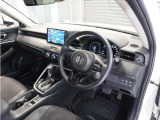 ◆視界広々で非常に運転しやすくロングドライブでも疲れを感じさせないすっきりとまとまったインパネ周りです。