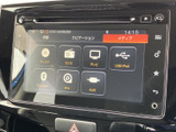 画面からメディアの項目を選べるため、利用したい音源を確認しながら選択できます。ラジオやテレビなど複数のメニューが並び、日常の移動に合わせて使い分けられる装備です。
