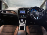 ◆インテリアパネル◆視界広々で非常に運転しやすくロングドライブでも疲れを感じさせないすっきりとまとまったインパネ周りです。