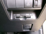 ETC車載器を装備しています。高速道路の料金所もストレスなく通行できます。すっきりとしたビルトインタイプですよ。