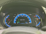 走行情報を確認しやすいメーター表示で、運転中に必要な情報を把握しやすく、日々の移動をサポート。視認しやすく、状況確認にも便利です。