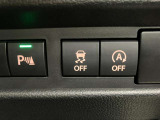 【運転席インパネスイッチ】安全装置関係のスイッチも操作しやすい位置に配置されています。