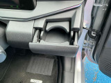 運転席・助手席にドリンクホルダーが付いてとっても便利です。