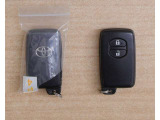 鍵はスマートキータイプです♪ キーをポケットやバックに入れたままで、ドアロックの施錠・解除が出来て、プッシュスタートでエンジン始動も出来ます♪