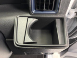 【運転席ドリンクホルダー】
