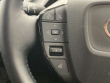 運転中、オーディオの操作をしてて、ハッとしたことはありませんか?ステアリングスイッチは、運転中でもハンドルでオーディオの操作が可能です。安全なドライブをサポートします。