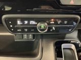 オートエアコンで、毎日のドライブを快適に。温度、風量を自動で調整し、理想的な車内環境を提供します。