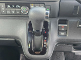 手に馴染むシフトノブで扱いやすく、快適な運転を支えます。