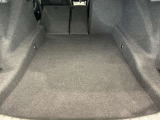 リヤシートをすべて倒せば広々としたトランクスペースが確保できます。