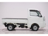 県内13店舗にて常時500台以上ダイハツ車を展示中です。見て、触って、納得のいく一台をぜひ見つけてください。