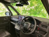 前席まわりは視界が広く、運転席と助手席の座席もゆったりとした印象です。操作部が見渡しやすく、乗る方それぞれが落ち着いて過ごせる室内です。