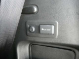 オプションの100V AC電源(1500W)が付いています。