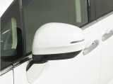 ◆ドアミラーウインカー◆ドアミラーにウインカーを装備しています。対向車に自身の進行方向を合図し安全に運転できます。