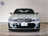 【キドニーグリル】BMWは約90年もの間、ほぼ全ての車両にひと目でBMWだと分かるこの特徴的なフロントグリルが備えられ、デザイン・アイコンとして親しまれてきました。