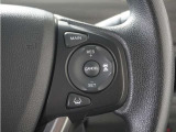 ◆アダプティブクルーズコントロール◆予め設定した車速内でクルマが自動的に加減速。前走車との適切な車間距離を維持しながら追従走行します。【LKAS】車線維持支援システムでステアリング操作を支援。