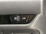 両手が荷物で塞がっている時にはコレ!パワーバックドアで開閉ラクラクです。バックドアに手が届かない時も、リモコンで開閉の操作が可能です。もちろん、荷物もたっぷり積めます。