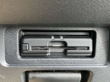 すっきり埋め込み型ETC車載器(高速道路の利用時に 料金所の通過をスムーズに行うために自動で料金を精算するシステム)