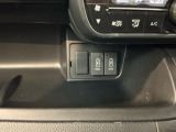 2.5アンペア急速USBチャージャー搭載。スマートフォンなどの充電にとっても便利です。