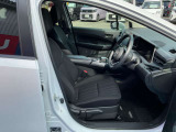 運転席シートリフター(ラチェット式)で、座面の高さも上下に動き、体格にあわせて調整ができます。